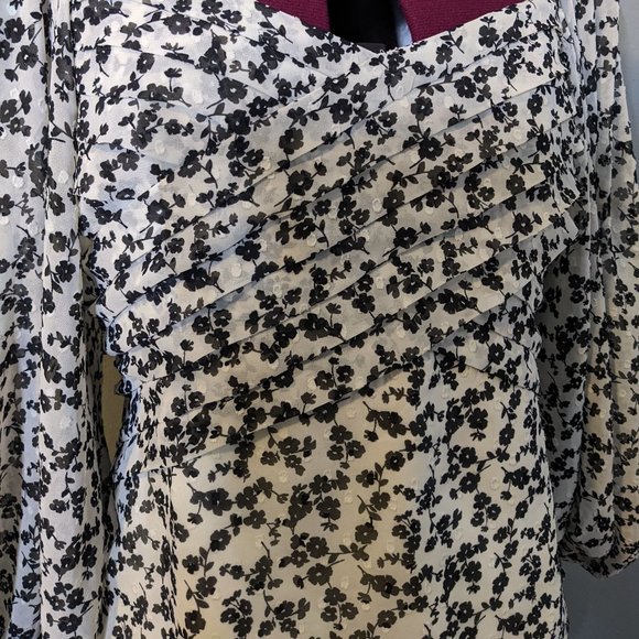 Express Floral Pleated Peasant Sleeve Blouse xs NWT - Picture 5 of 6